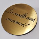 Bulina La multi ani, fara baza, din metalex (plastic negru cu suprafata metalica)