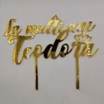 Topper "La multi ani cu nume personalizat si coronita", cu suport, din plexiglas (acril) oglinda