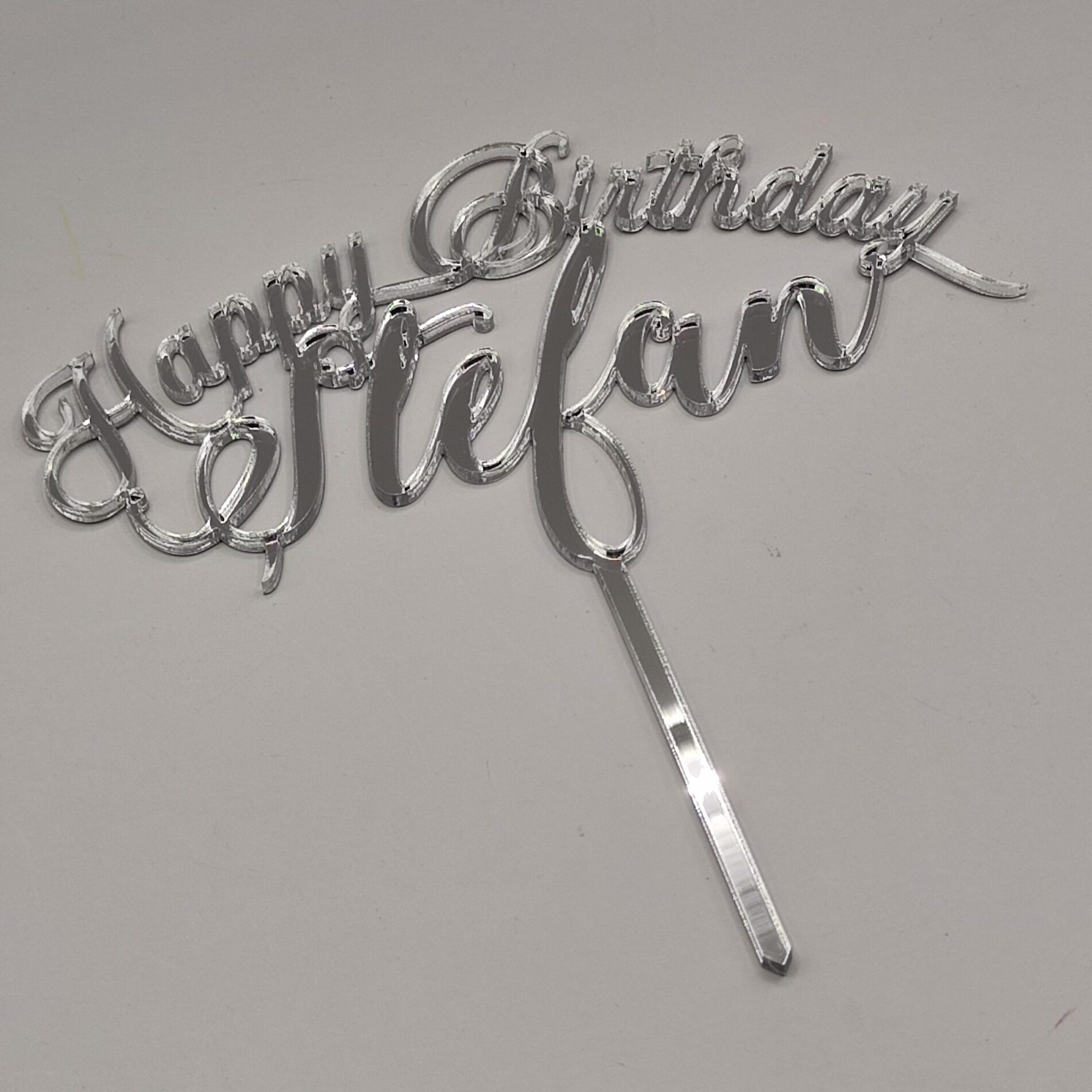 1697186514909999999 Topper "Happy Birthday cu nume personalizat", cu suport, din plexiglas (acril) oglinda - imagine 1