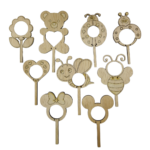 Martisor pentru acadea de tip props, cu coada